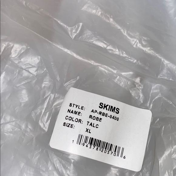 Skims Talc Robe - Picture 5 of 6
